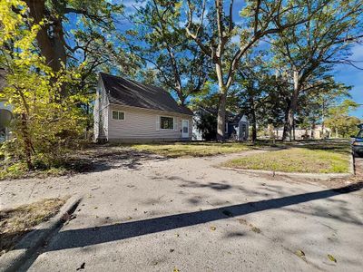 3105 Temple Street, House other with 2 bedrooms, 1 bathrooms and null parking in Muskegon Heights MI | Image 2