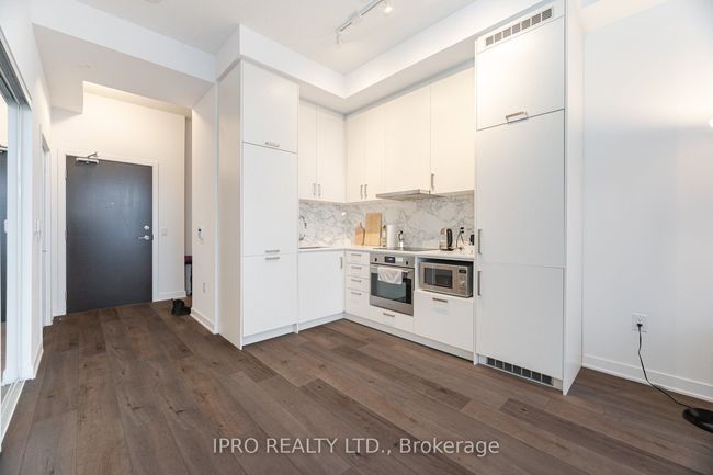 911 - 60 Honeycrisp Cres, Condo with 2 bedrooms, 1 bathrooms and null parking in Concord ON | Image 7