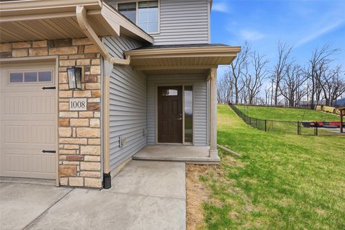 1008 Creekside Dr, Tiffin, IA, 52340-8035 | Card Image