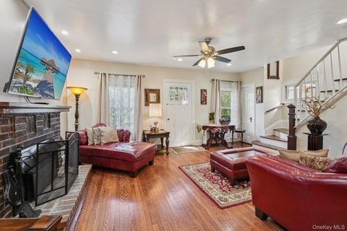 194 Valentine St, Yonkers, NY, 10704-1855 | Card Image