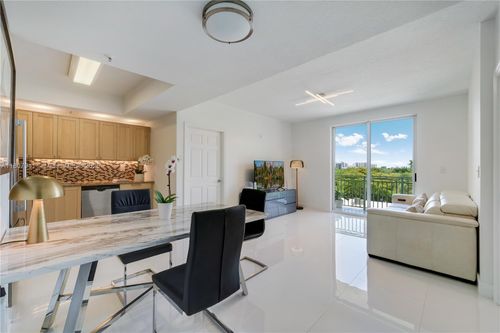 apt-604-3500 Coral Way, Miami, FL, 33145-3065 | Card Image