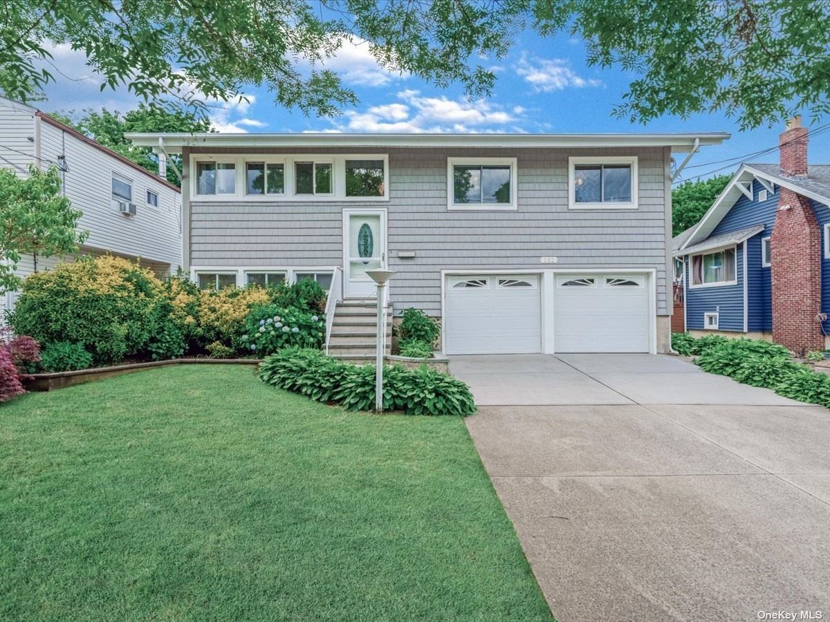East Ave, Freeport, NY 11520