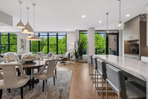 213-215 10th Ave S, Minneapolis, MN, 55415-1749 | Card Image