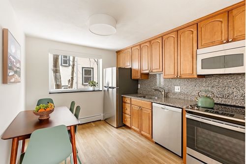 32-5 Centre St, Cambridge, MA, 02139-2102 | Card Image