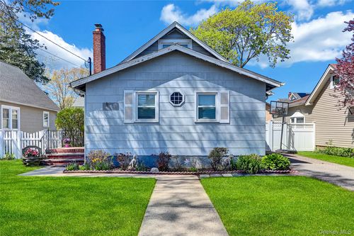 1834 Twain St, North Baldwin, NY, 11510-2339 | Card Image