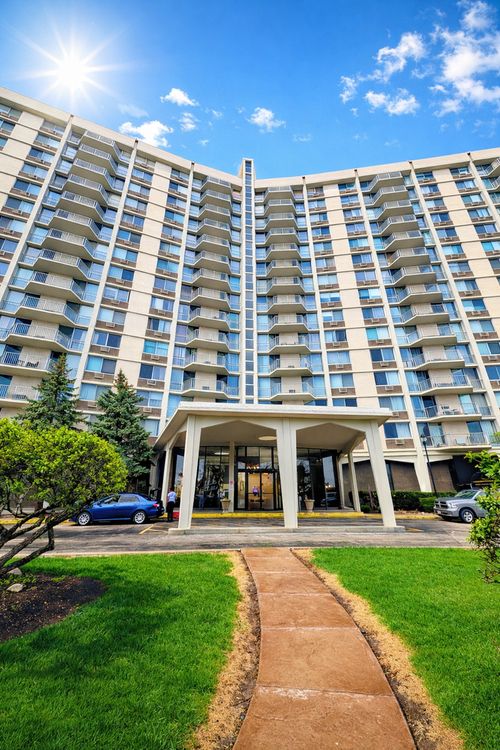 6g-40 N Tower Rd, Oak Brook, IL, 60523-1115 | Card Image