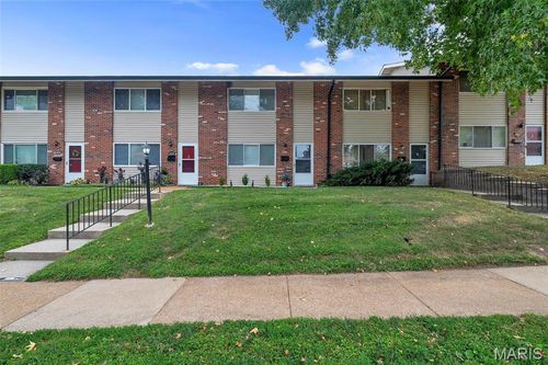 9070 Villaridge Ct, Saint Louis, MO, 63123-7400 | Card Image