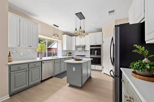 6418 Zadock Woods Dr, Austin, TX, 78749-2602 | Card Image