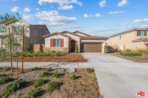 2735 Moonshimmer St, Hemet, CA, 92543 | Card Image