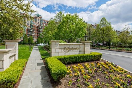 m16-111 Cherry Valley Ave, Garden City, NY, 11530-1577 | Card Image