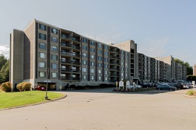 103 - 1500 Worcester Rd, Condo with 2 bedrooms, 2 bathrooms and 1 parking in Framingham MA | Image 2