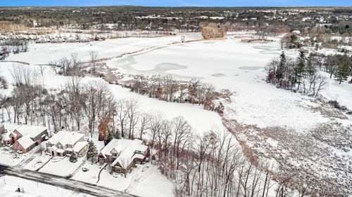 271 Greenan Ln, Lake Orion, MI, 48362-2173 | Card Image