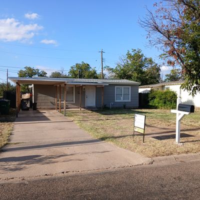 52 E 32nd St, Home with 2 bedrooms, 1 bathrooms and null parking in San Angelo TX | Image 2