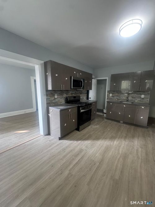 2-105 Caroline St, Bridgeport, CT, 06608-2042 | Card Image