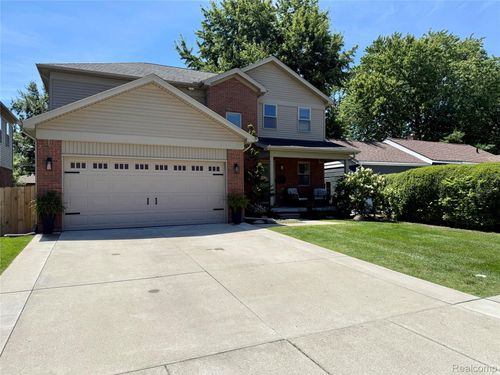 21312 Bayside St, Saint Clair Shores, MI, 48081-3003 | Card Image