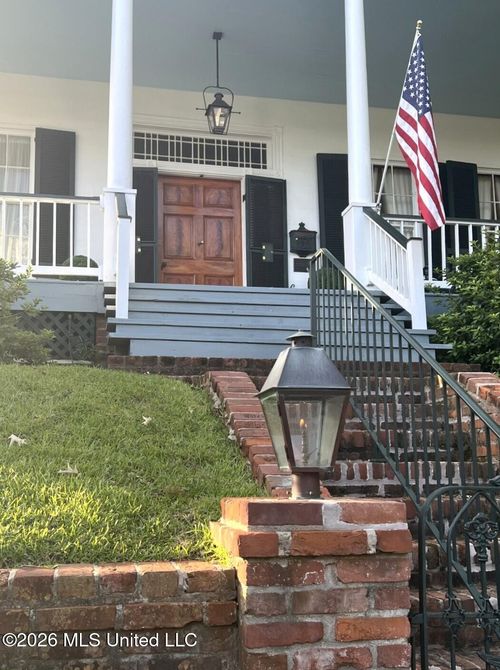 409 S Rankin St, Natchez, MS, 39120-3585 | Card Image