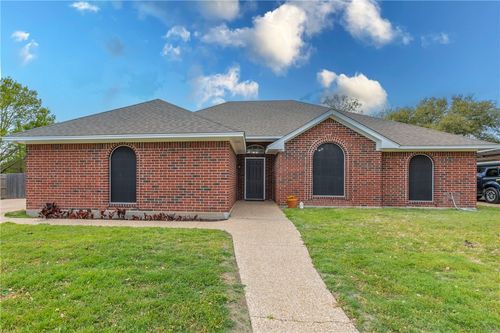 917 Crested Butte Drive, Hewitt, TX, 76643 | Card Image