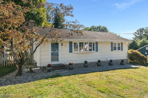 35 Lingert Ave, Clinton, NJ, 08809-1218 | Card Image