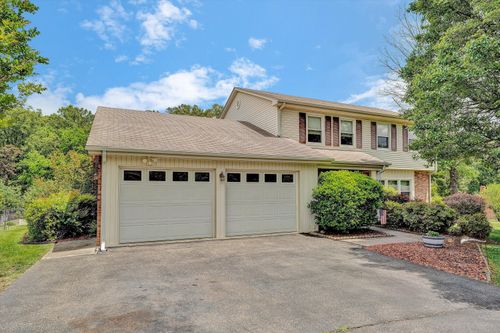 1182 Knollwood Dr, Troutville, VA, 24175-6660 | Card Image