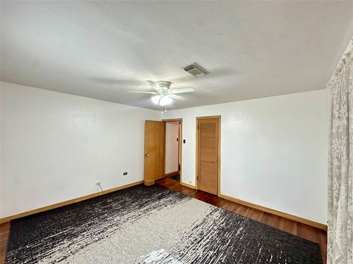 2810 N Houston Dr, La Marque, TX, 77568-4833 | Card Image