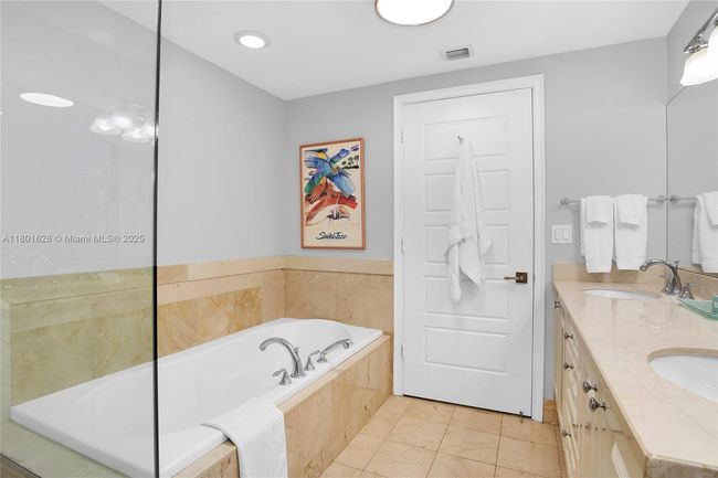 APT-1904 - 3400 Sw 27 Th Ave, Condo with 2 bedrooms, 3 bathrooms and null parking in Coconut Grove FL | Image 12