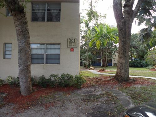 206-201 Bonnie Blvd, Palm Springs, FL, 33461-1369 | Card Image