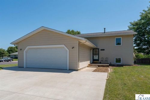1655 Valley View Dr, North Mankato, MN, 56003-1542 | Card Image