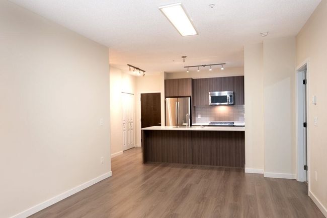 102 - 1152 Windsor Mews, Condo with 3 bedrooms, 2 bathrooms and 2 parking in Coquitlam BC | Image 14