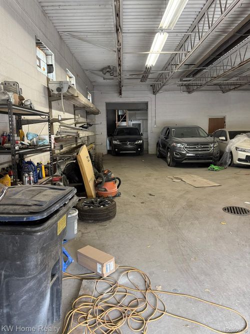 23524 Fenkell St, Detroit, MI, 48223-1427 | Card Image