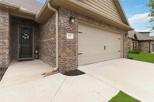 201 Cisterna Dr, Centerton, AR, 72719-5024 | Card Image