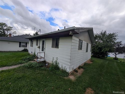 2877 Rubbins Rd, Howell, MI, 48843-7924 | Card Image
