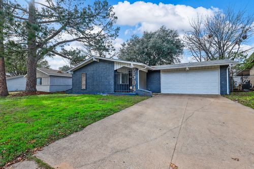 2504 S Fielder Rd, Arlington, TX, 76015-1404 | Card Image