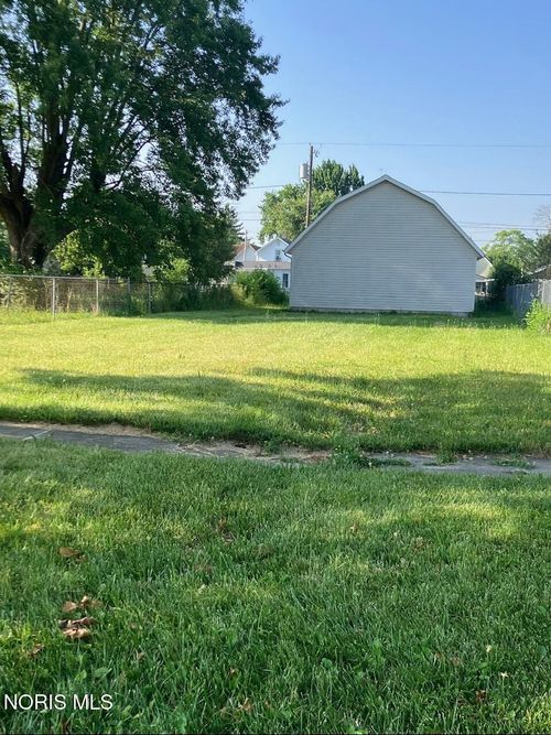 287 W 4th St, Fostoria, OH, 44830-2416 | Card Image