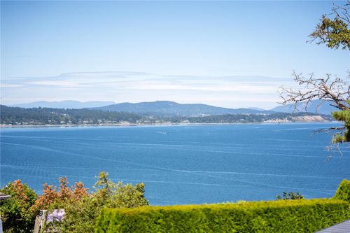 4596 Bonnieview Pl, Victoria, BC, V8N3V6 | Card Image
