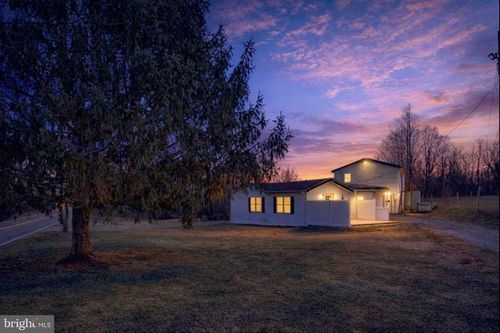 393 Sherwood Dr, CARLISLE, PA, 17015-9013 | Card Image