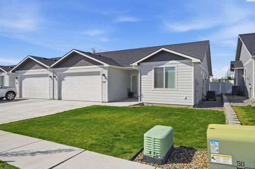 232 Claret Dr, Prosser, WA, 99350-8901 | Card Image