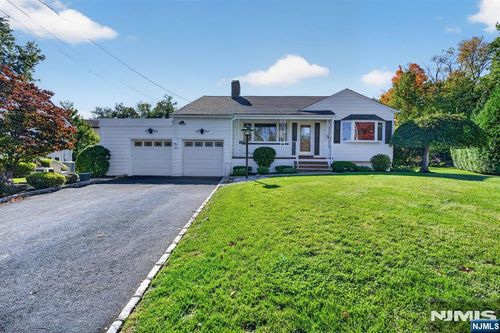 38 Nomahegan Court, Cranford, NJ, 07016 | Card Image