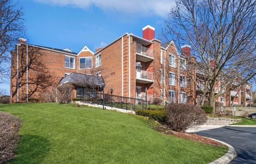 apt-117-805 Leicester Rd, Elk Grove Village, IL, 60007-7323 | Card Image