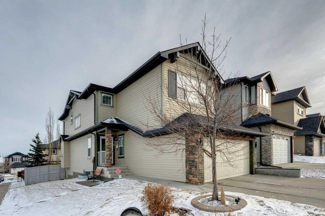 74 Kinlea Way Nw, Home with 3 bedrooms, 2 bathrooms and 4 parking in Calgary AB | Image 2