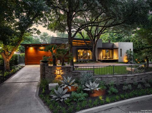 605 E Contour Dr, San Antonio, TX, 78212-1701 | Card Image