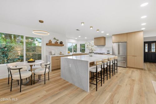 5834 Woodglen Dr, Agoura Hills, CA, 91301-4628 | Card Image