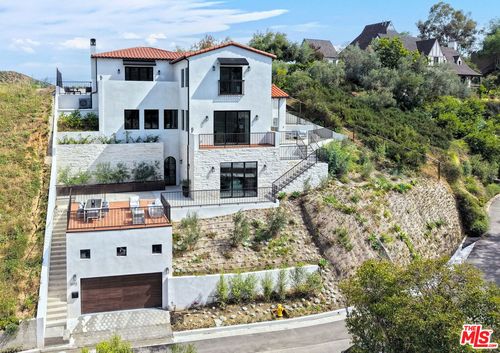 3072 Hollyridge Drive, Los Angeles, CA, 90068 | Card Image