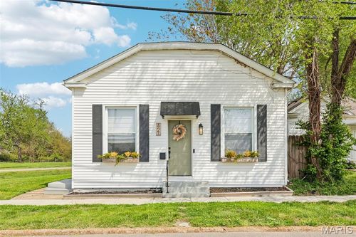 421 Wolf St, Edwardsville, IL, 62025-2138 | Card Image