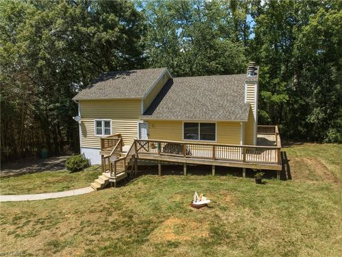 424 West St, King, NC, 27021-9125 | Card Image