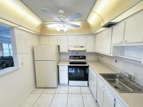 379-379 Saxony H, Delray Beach, FL, 33446-1004 | Card Image