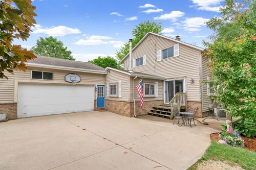 W3355 Lower Hebron Rd, Fort Atkinson, WI, 53538-8405 | Card Image