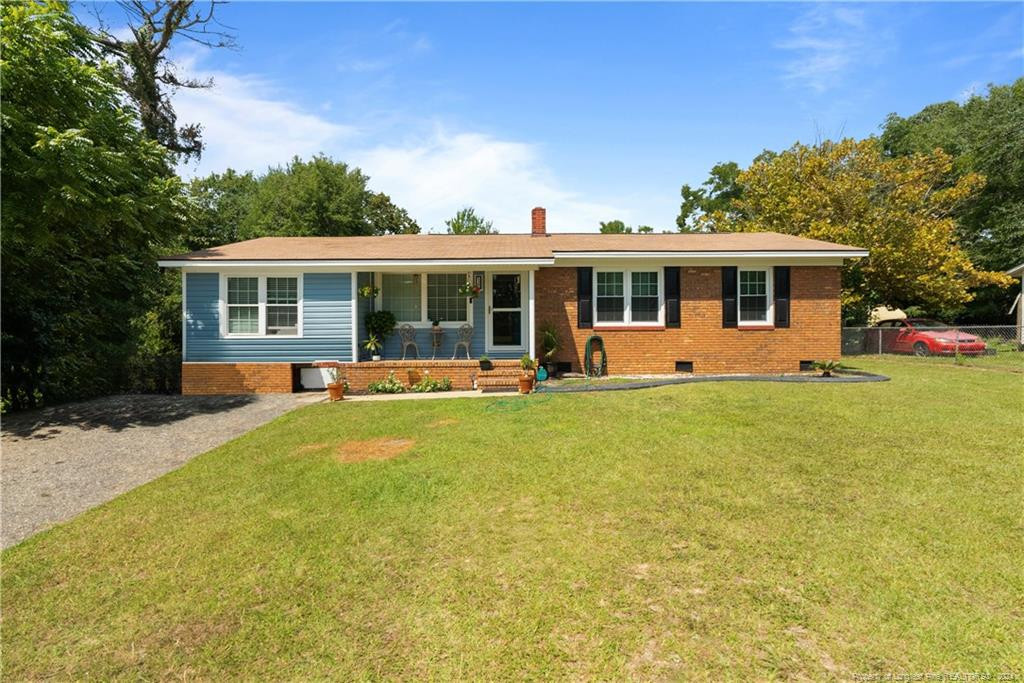 Meadowbrook Dr, Fayetteville, NC 28304