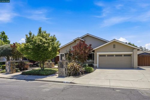 5517 Shorehaven Cir, Livermore, CA, 94551-5643 | Card Image