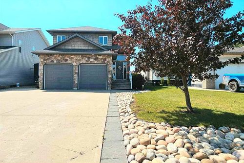 68 Pinnacle Lake Dr, Grande Prairie, AB, T8W0A9 | Card Image