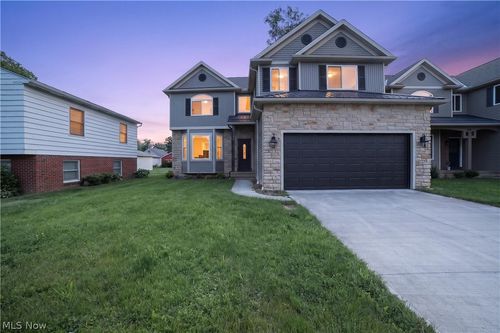 487 Parkside Dr, Bay Village, OH, 44140-2549 | Card Image